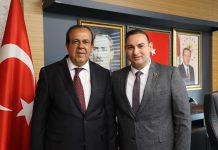 İŞ İNSANI MEHMET TÜRK VE AİLESİ BAŞKAN AV. HAKAN BİLECEN’E HAYIRLI OLSUN ZİYARETİNDE BULUNDU