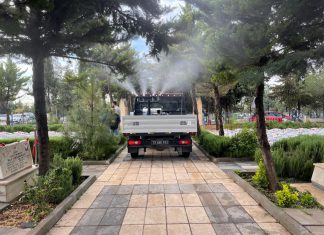 CADDELER VE MEZARLIKLAR GÜL SUYU İLE YIKANDI