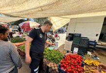 Zabıta Ekipleri Semt Pazarında Etiket Denetimi Yaptı