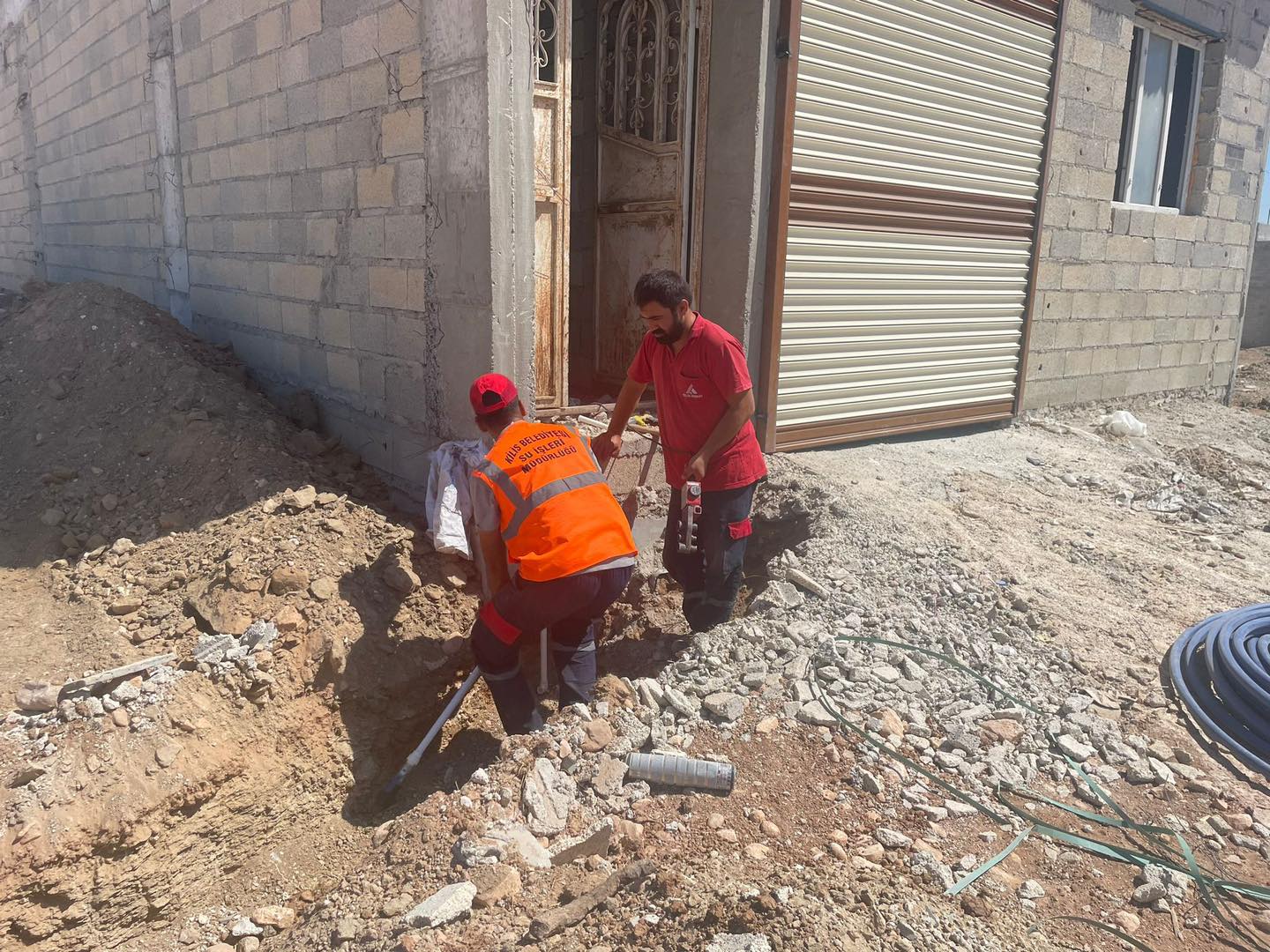 Su İşleri Müdürlüğüne Bağlı Ekipler Borulardaki Patlakları ve Altyapı Sorunlarını Gideriyor