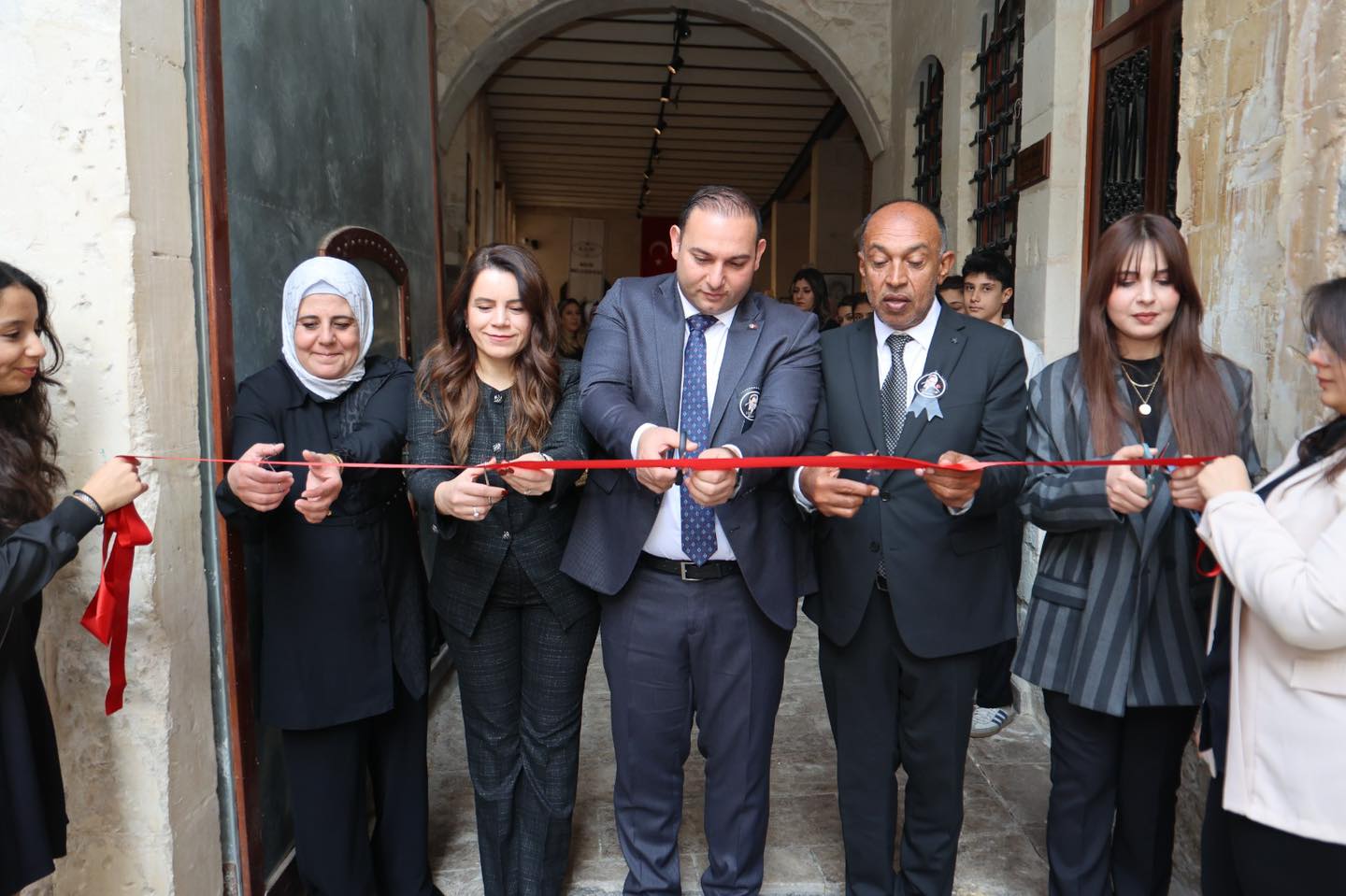 BAŞKAN BİLECEN “MAVİ GÖZÜN İZİNDE” ADLI RESİM SERGİSİNE KATILDI