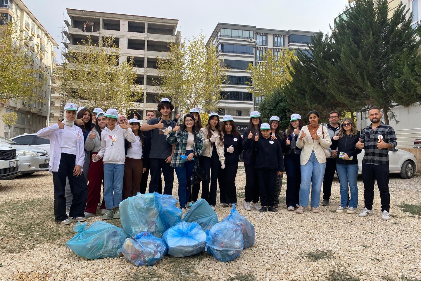 FİDAN DİKİMİ VE ÇEVRE TEMİZLİĞİ ETKİNLİĞİ YAPILDI