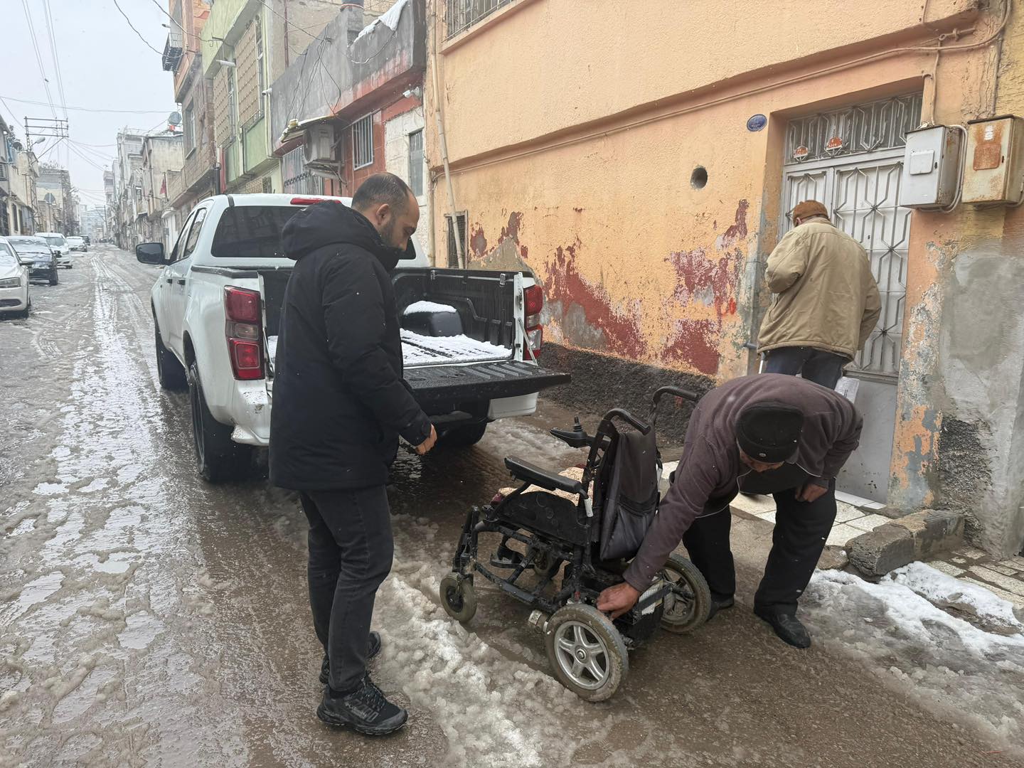 KAR YAĞIŞINDA ENGELLİ VATANDAŞLARIMIZA GÜVENLİ ULAŞIM DESTEĞİ