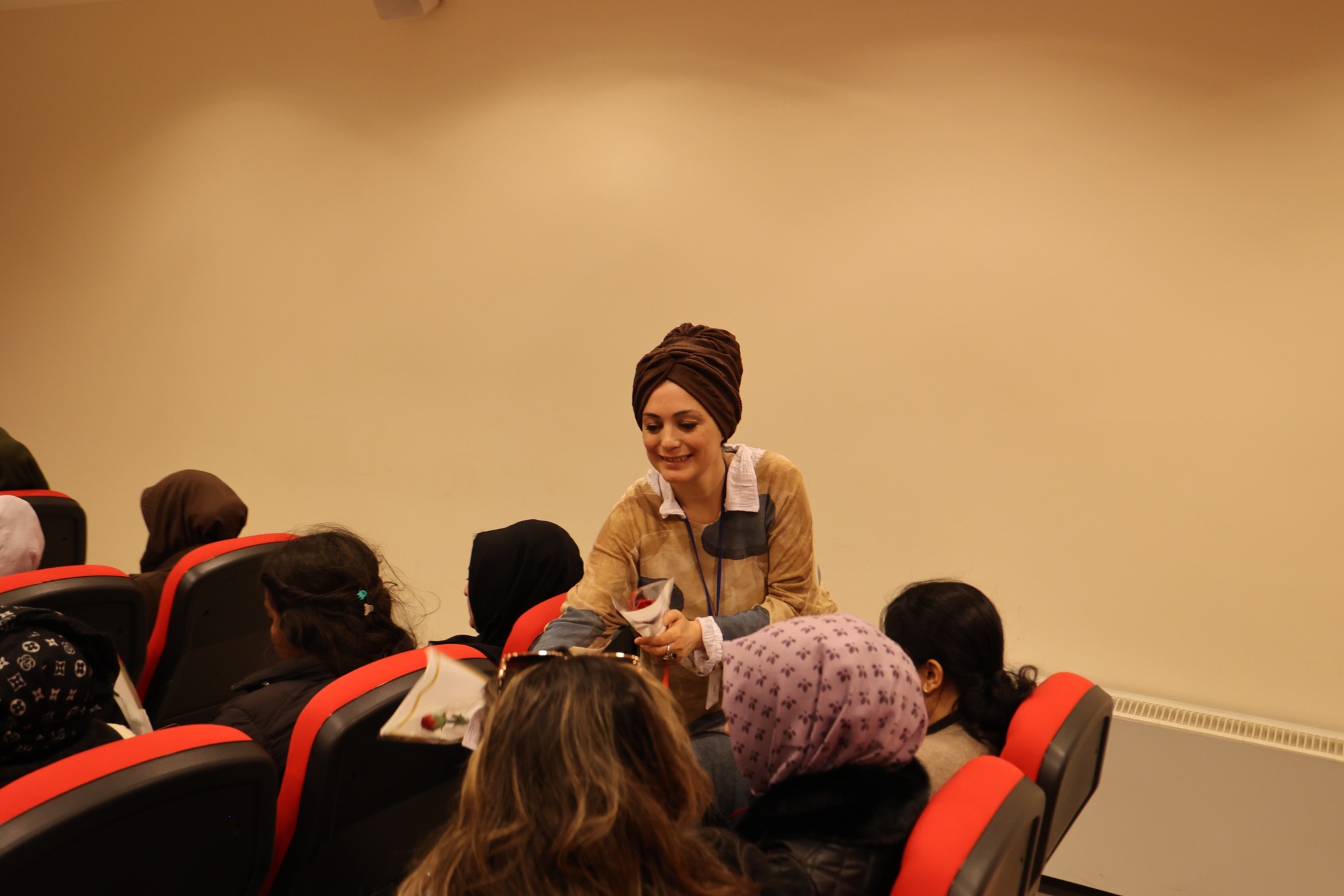 GÜÇLÜ KADIN GÜÇLÜ TOPLUM