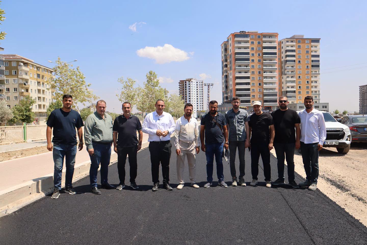 Mehmet Abdi Bulut Mahallesi’nde Sıcak Asfalt Çalışmaları Sürüyor